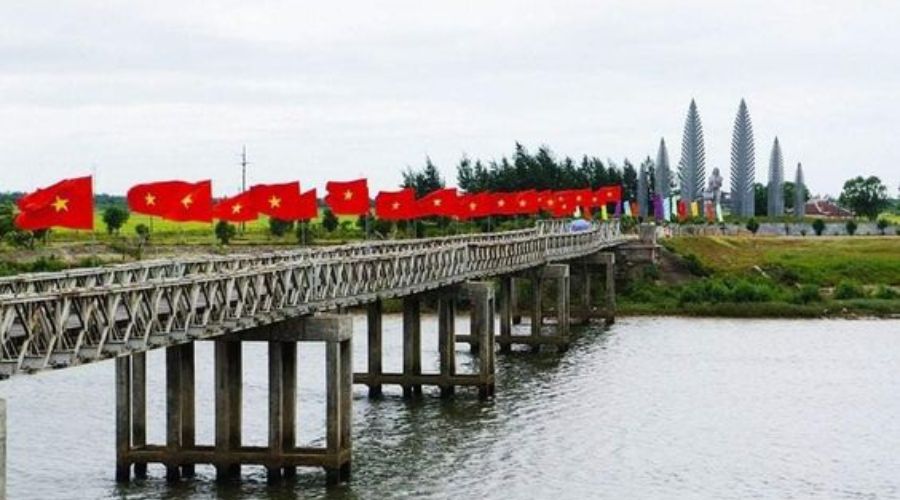 Hien-Luong-Bridge–Ben-Hai-River